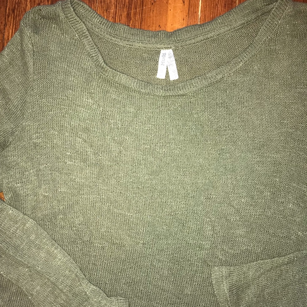 Green Sweater - Picture 4 of 4